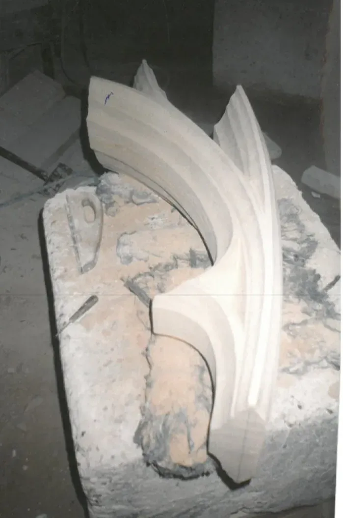 Détail d'une console sculptée à motifs de feuillage