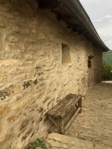 Façade pierre de moellons